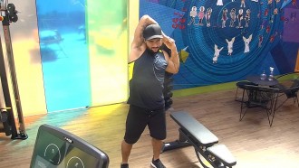 Sozinho, Arthur malha na academia do BBB21