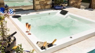 Spa da casa acomoda confortavelmente 6 Brothers; um luxo!