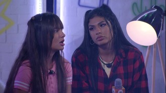 Thaís fala de 'chateação' no BBB21 e alfineta: 'Se acha'