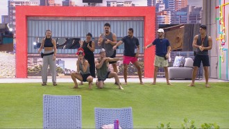 TOP 8 do BBB 25 desfila e faz performance ao som de Lady Gaga