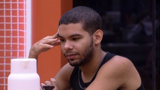 Vinicius observa no BBB 22: 'Clima deu uma pesada'