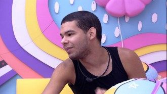 Vinicius sonha que Eliezer vence a Prova do Líder no BBB 22