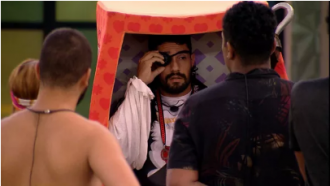 Arcrebiano atende segundo Big Fone e se salva do Paredão