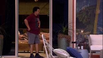 Babu questiona sisters: 'Quero saber quem me deu banana'