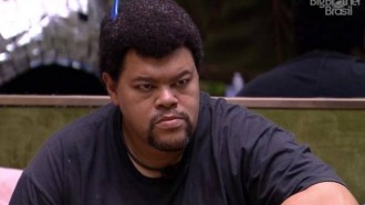 BBB20 - Babu desabafa com almofada e a batiza de Wilson