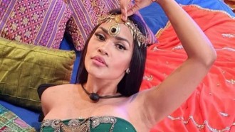 BBB20 - Flayslane se descontrola, faz xixi no chão e tenta ficar pelada durante festa