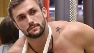 BBB21: Arthur quer bater em participantes após descobrir votos e explode: “Porrada nesse filho da p*ta”
