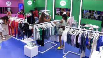 Brothers ganham surpresa e escolhem looks