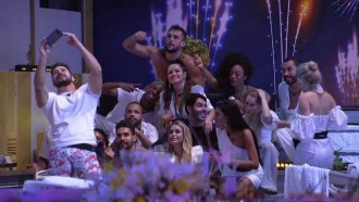 Resumo BBB21 28/01: Festa Réveillon anima brothers durante madrugada
