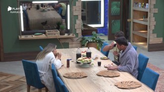 Finalistas 'atacam' lanche da tarde: 'Que delícia!', diz Hari Almeida