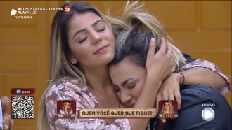 Hari e Thayse se emocionam ao pedir votos uma para a outra
