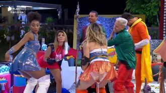 Hari, Thayse e Sabrina requebram no funk em noite de festa na sede