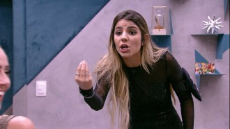 Hariany e Paula se desentendem, e rola empurrão !