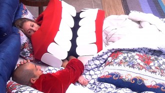 Jéssica para Kaysar: 'Me dá um beijo na boca'