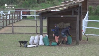 Jorge não ajuda Lucas com medo de tomar uma nova punição