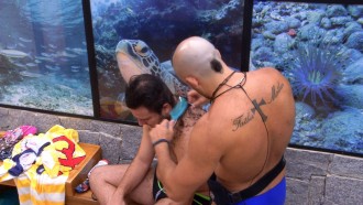 Kaysar muda visual de Diego e diz: 'Deus ajuda a ficar bom'