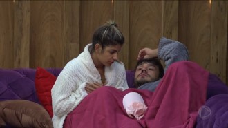 Lucas chama Hari para DR, mas os dois não se entendem