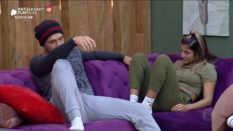 Lucas se incomoda com amizade de Hari e Thayse