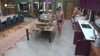 Netto, Lucas e Guilherme dão geral na cozinha durante a madrugada