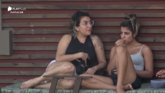 Peoas conversam sobre fim de namoro de Hari e Lucas