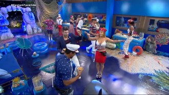 Peões curtem festa com tema 'Fundo do Mar'