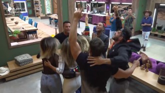 Peões fazem homenagem para Túlio Maravilha após eliminação