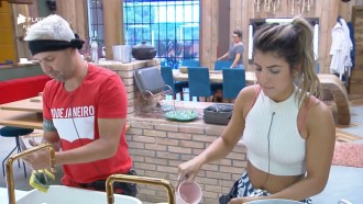 Peões relembram depressão na carreira da cantora Anitta