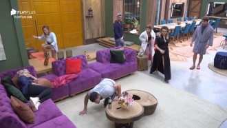 Peões voltam à infância e brincam de quente ou frio