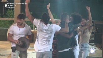 Phavanello volta da Roça e Equipe Lua comemora vitória do grupo