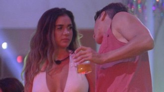 BBB20 - Prior coloca Gizelly na parede e a questiona sobre afirmação polêmica