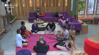 Sabrina, Andréa, Guilherme, Netto, Hari, Thayse e Bifão jogam detetive