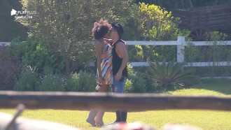 Sabrina Paiva começa o dia pedindo beijo para Rodrigo Phavanello