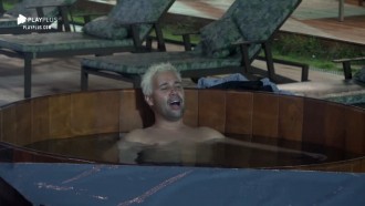 Sozinho no ofurô, Viny Vieira canta sucessos de Tim Maia