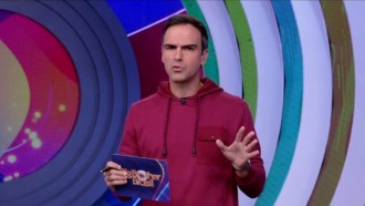 Tadeu esquece de abrir defesas aos emparedados e volta atrás