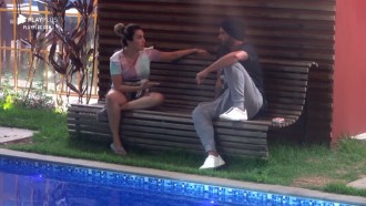 Thayse se aproxima do novo Fazendeiro para falar de Lucas