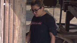 Thayse Teixeira se atrapalha em atividade e procura manual