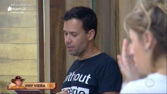 Viny Vieira dorme demais e provoca punição