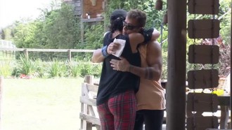 Aline pede um abraço a Tiago – A Fazenda 13