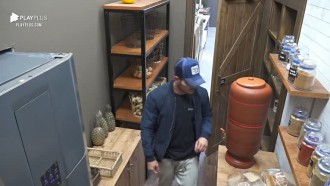 JP Gadêlha faz lanche da noite - A Fazenda 12