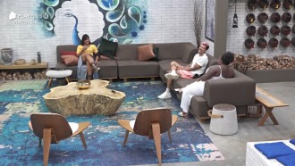 Lipe e Tays brincam com Jojo - A Fazenda 12