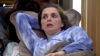 Luiza briga com Stéfani - A Fazenda 12