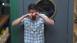 Na despensa, Rico chora sozinho – A Fazenda 13