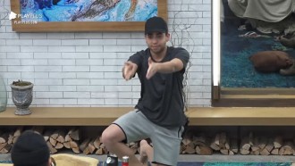 Peões brincam de mímica - A Fazenda 12