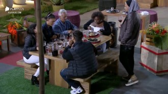 Peões ganham pizza para jantar - A Fazenda 12