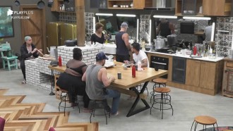 Peões tomam café na sede - A Fazenda 12