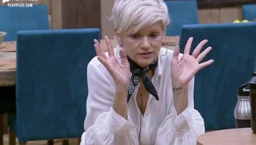 Andréa Nóbrega é criticada na web após comentários sobre Sabrina