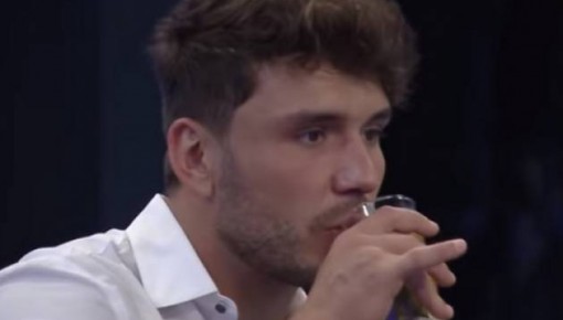 Lucas Viana confessa ter sido ignorado durante festa e detona peões