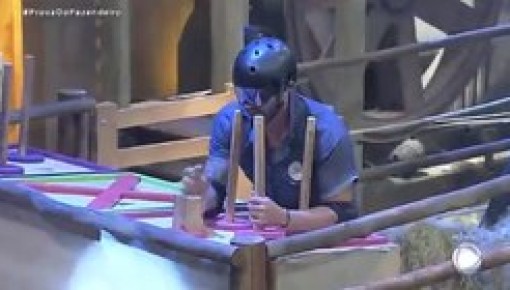 Diego sente joelho e Netto se torna sétimo Fazendeiro da temporada 