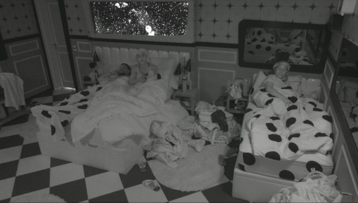 Aline diz que está triste com a sua relação com Renata