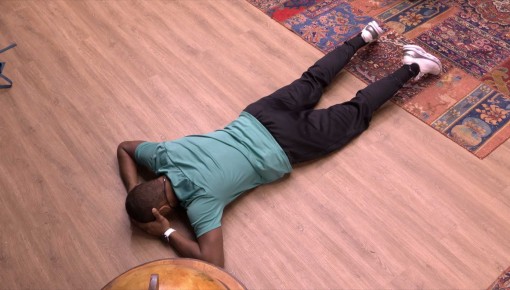 Após eliminação de Beatriz, Davi se joga no chão no BBB 24
